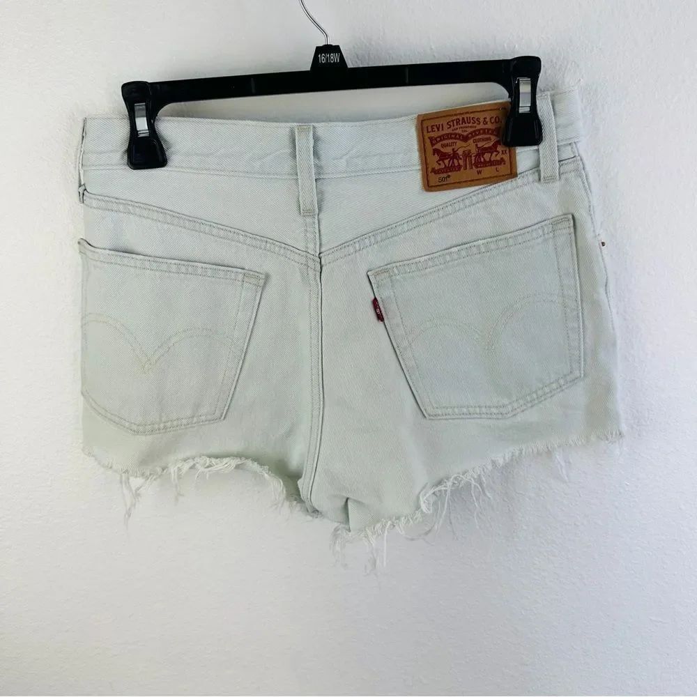 Levi’s Extra Light Wash 501 Button Fly Cut Off‎ Jean Shorts Size 26 - Picture 2 of 3